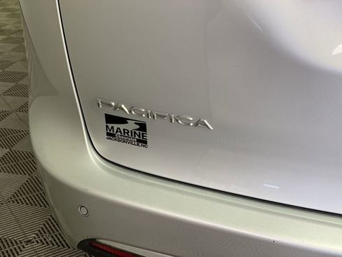 Used 2024 Chrysler Pacifica Limited image 38