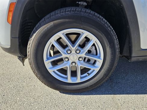 Used 2024 Jeep Grand Cherokee L Laredo w/ Luxury Tech Group I image 9