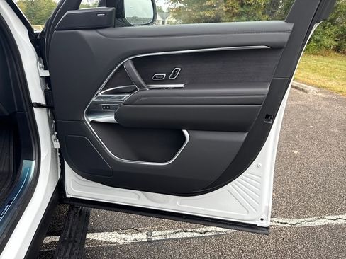 New 2025 Land Rover Range Rover Long Wheelbase SE image 22