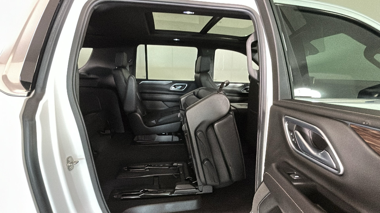 Used 2021 Chevrolet Suburban LT w/ LT Signature Package AWD/4WD image 36