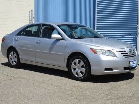 Used 2007 Toyota Camry LE FWD image 1