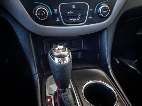 Used 2019 Chevrolet Equinox LS image 33