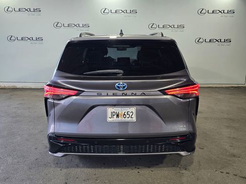 Used 2021 Toyota Sienna XSE FWD image 9