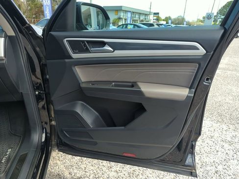 Used 2023 Volkswagen Atlas SEL Premium image 35