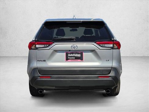 Used 2022 Toyota RAV4 LE image 7