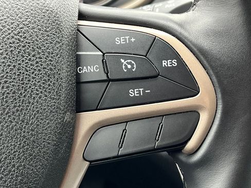 Used 2016 Jeep Cherokee 75th Anniversary FWD image 19