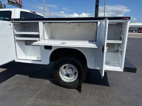 Used 2006 GMC Sierra 3500 W/T w/ Heavy-Duty Power Package image 10