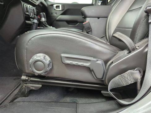 Used 2023 Jeep Wrangler Unlimited Sahara w/ Cold Weather Group image 13