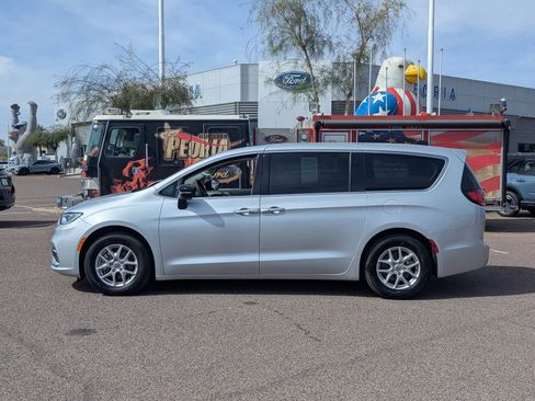 Used 2024 Chrysler Pacifica Touring-L image 26