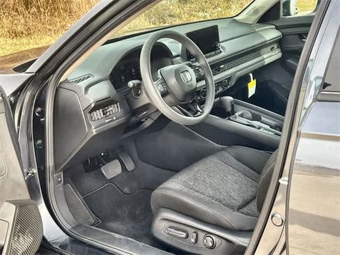 Certified 2025 Honda Accord SE image 3