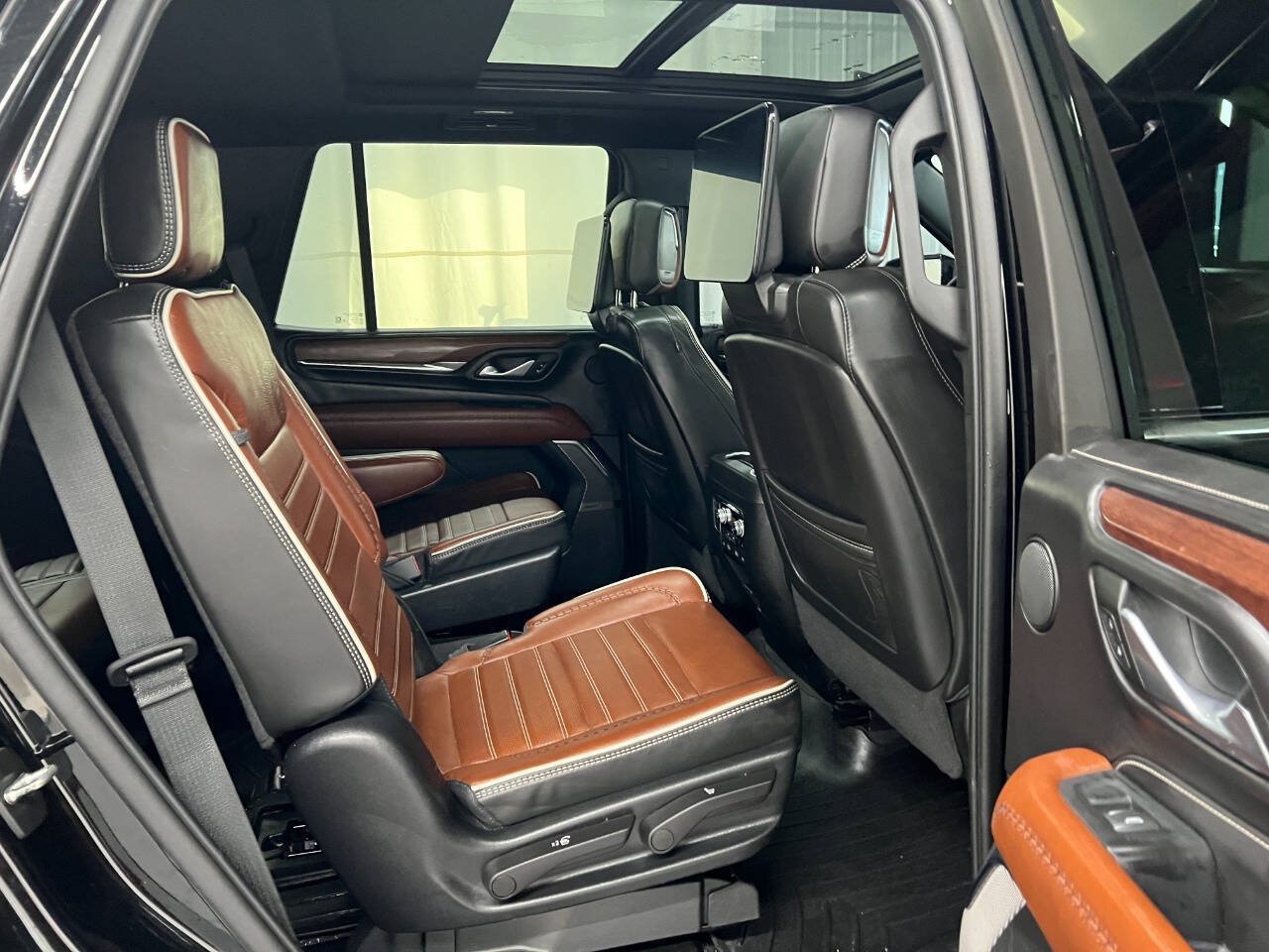 Used 2023 GMC Yukon Denali Ultimate AWD/4WD image 11