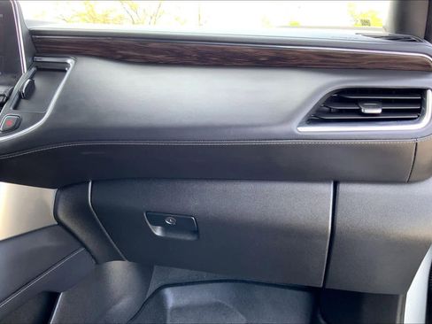 Used 2023 Chevrolet Suburban Z71 w/ Luxury Package image 18