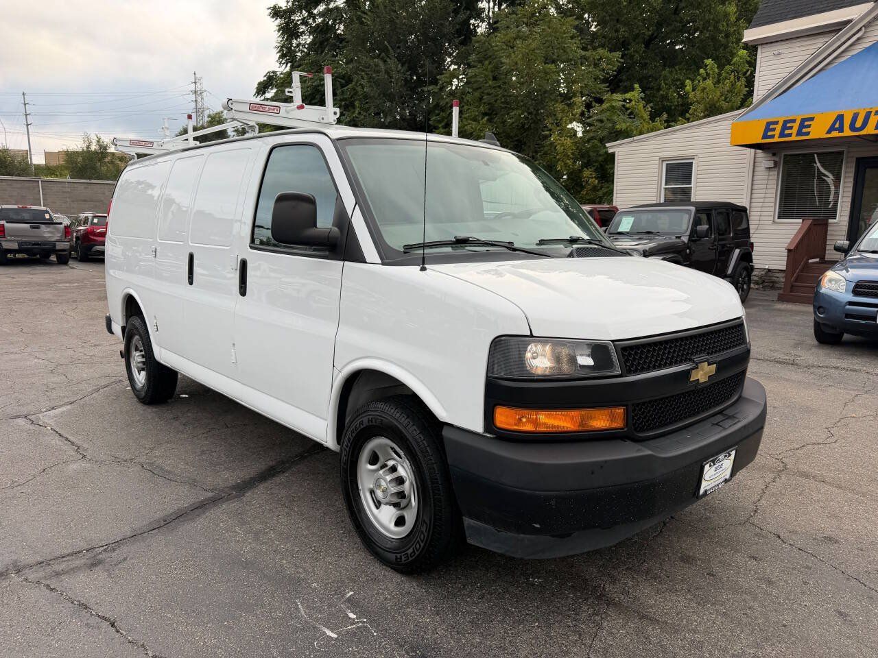 Used 2021 Chevrolet Express 2500 w/ Driver Convenience Package RWD image 2