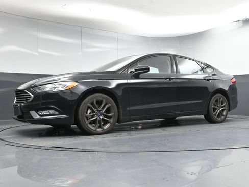 Used 2018 Ford Fusion SE w/ Equipment Group 201A image 22