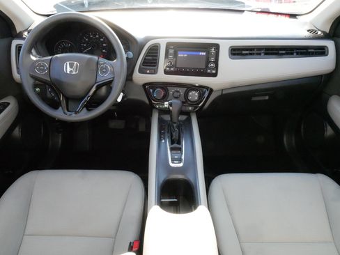 Used 2021 Honda HR-V LX image 10