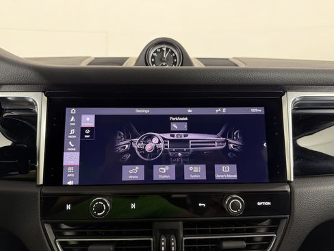 Used 2023 Porsche Macan AWD/4WD image 39