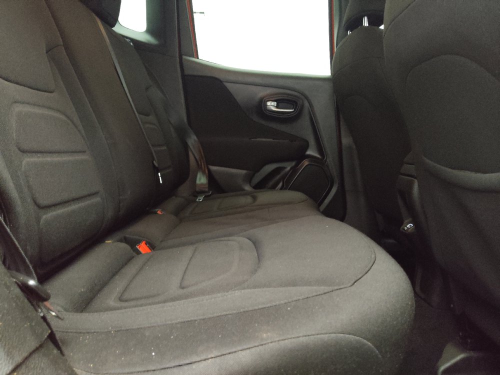 Used 2021 Jeep Renegade Latitude FWD image 19