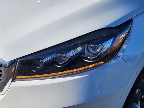 Used 2019 Kia Sorento SX image 5