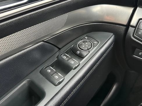 Used 2018 Ford Explorer XLT w/ Equipment Group 202A AWD/4WD image 39