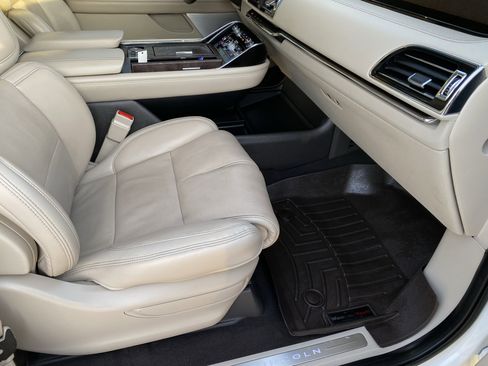 Used 2020 Lincoln Navigator Reserve w/ Luxury Package image 10