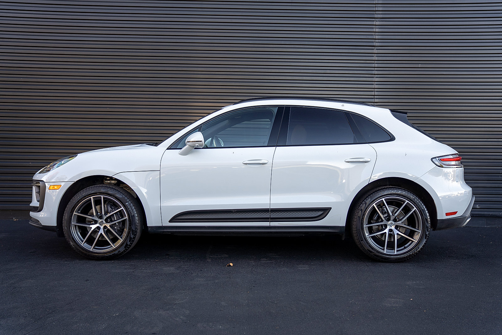 Certified 2026 Porsche Macan AWD/4WD image 2