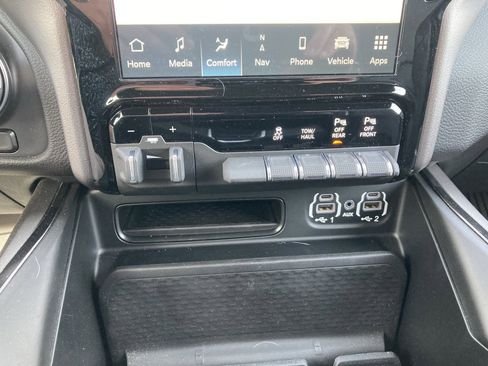 Used 2024 RAM 2500 Rebel image 32