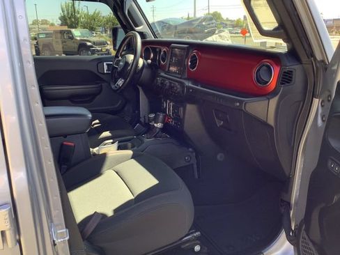 Used 2021 Jeep Wrangler Unlimited Rubicon AWD/4WD image 39