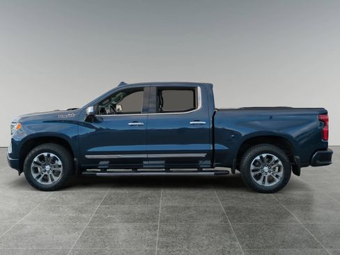 Used 2023 Chevrolet Silverado 1500 High Country w/ Technology Package image 2