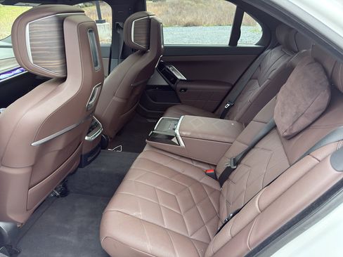 Used 2024 BMW i7 eDrive50 w/ M Sport Package image 10