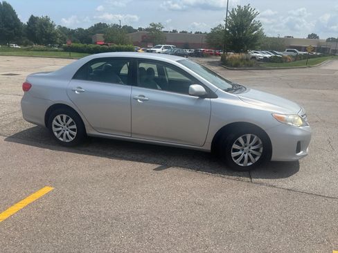 Used 2013 Toyota Corolla LE FWD image 21