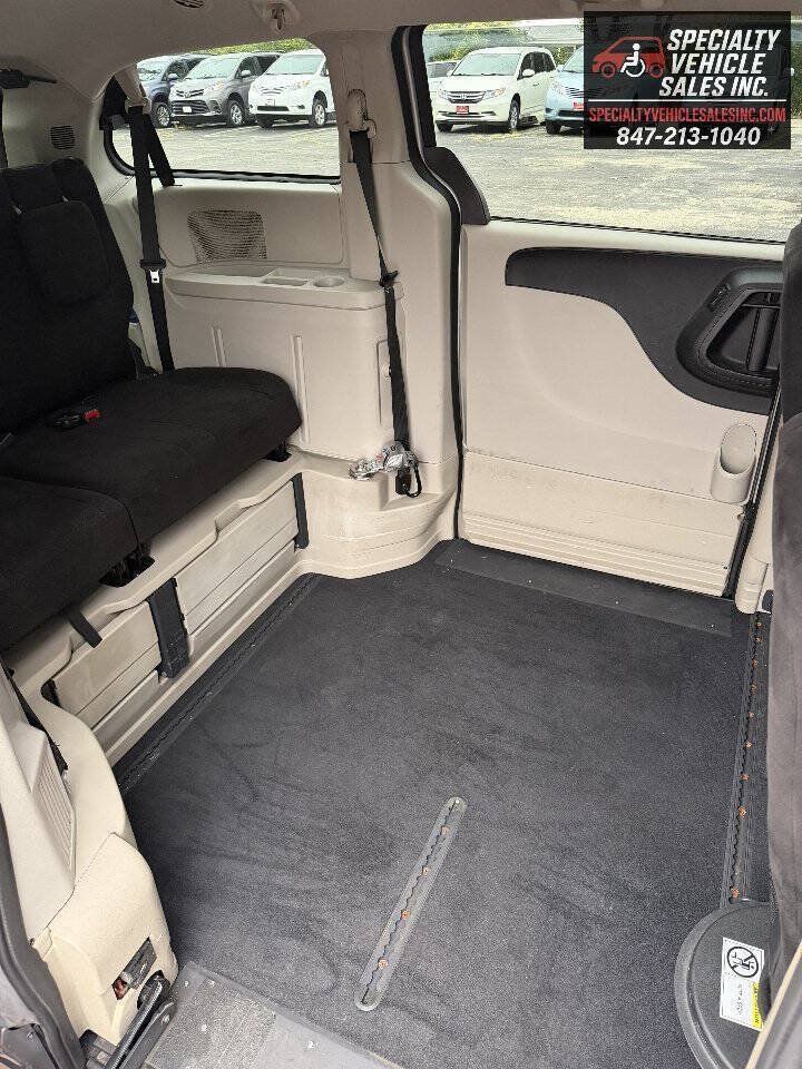 Used 2013 Dodge Grand Caravan SXT FWD image 13
