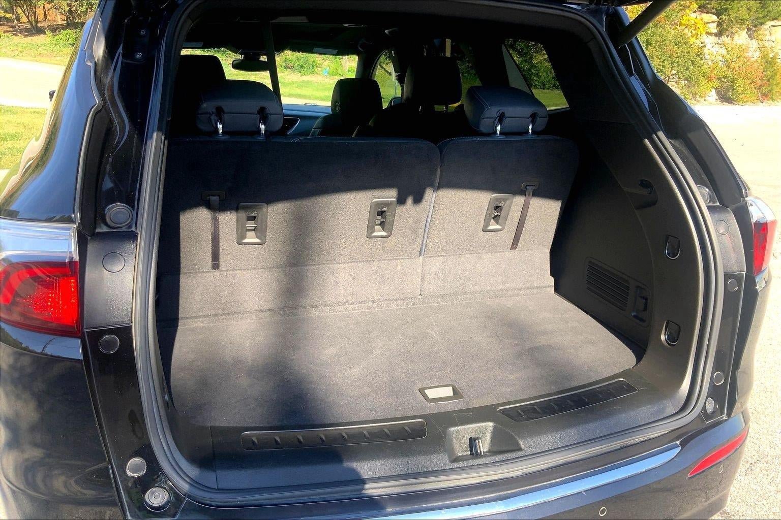 Used 2022 Buick Enclave Essence w/ Experience Buick Package FWD image 4