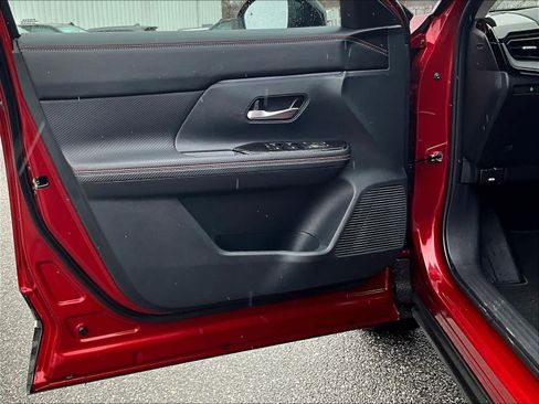 Used 2025 Nissan Kicks SR w/ SR Premium Package image 9