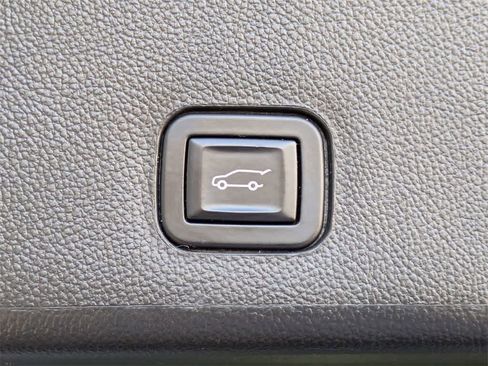 Used 2015 Cadillac SRX Luxury image 13