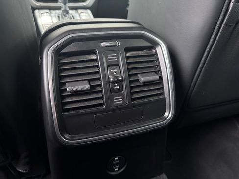 Certified 2020 Porsche Macan AWD/4WD image 24