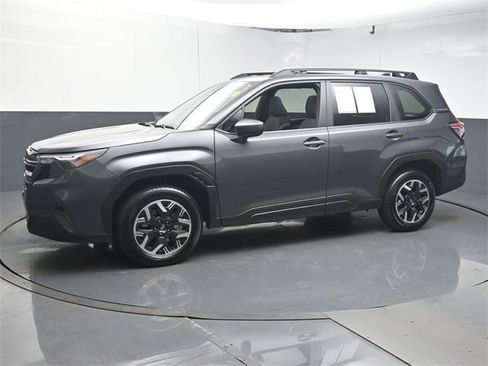 Used 2025 Subaru Forester Premium w/ Convenience Package #1 image 4