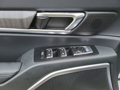 Certified 2025 Kia Telluride EX w/ EX Captain's Chair Package FWD image 32