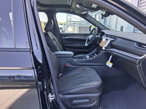 New 2026 Jeep Grand Cherokee Altitude RWD image 25