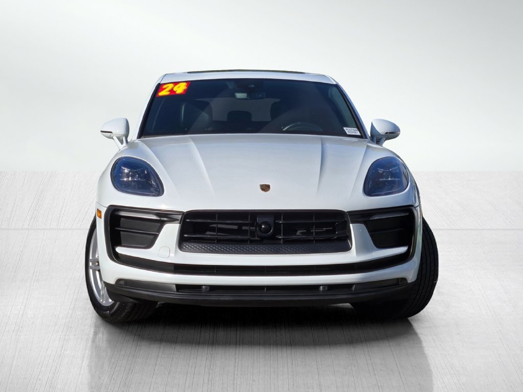 Used 2024 Porsche Macan AWD/4WD image 2