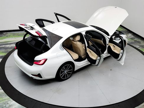 Used 2019 BMW 330i Sedan w/ Driving Assistance Package image 38