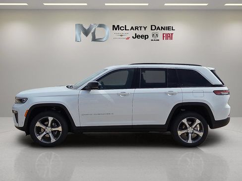 Used 2026 Jeep Grand Cherokee Limited w/ Luxury Tech Group II AWD/4WD image 3