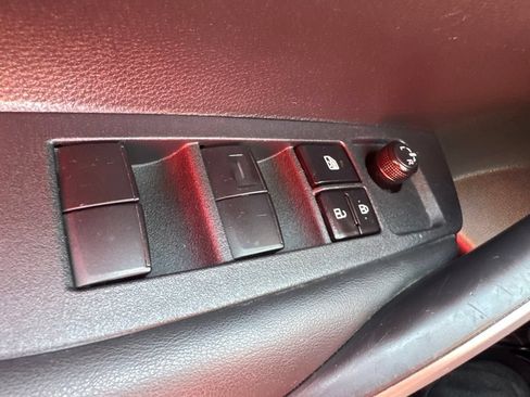 Used 2023 Toyota Corolla SE w/ Carpet Mat Package (TMS) FWD image 18