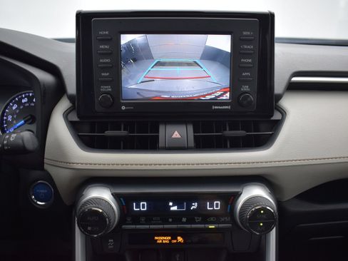 Used 2021 Toyota RAV4 XLE w/ Convenience Package AWD/4WD image 16
