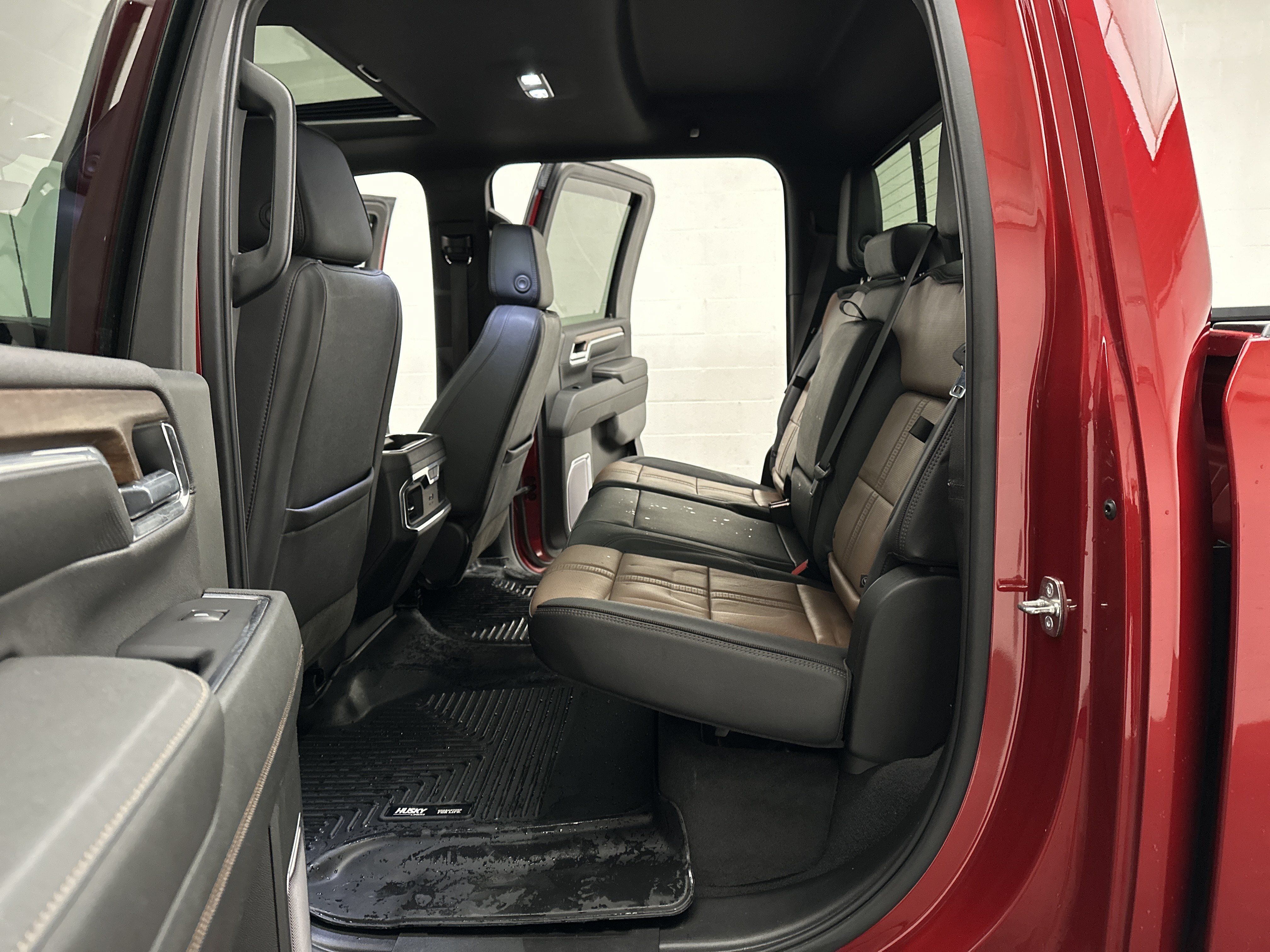 Used 2024 Chevrolet Silverado 3500 High Country w/ High Country Premium Package AWD/4WD image 27