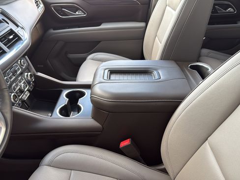 Used 2024 GMC Yukon SLT w/ SLT Premium Package RWD image 18