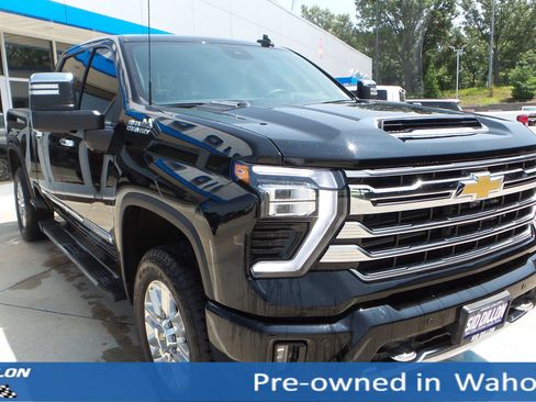 Used 2024 Chevrolet Silverado 2500 High Country image 8