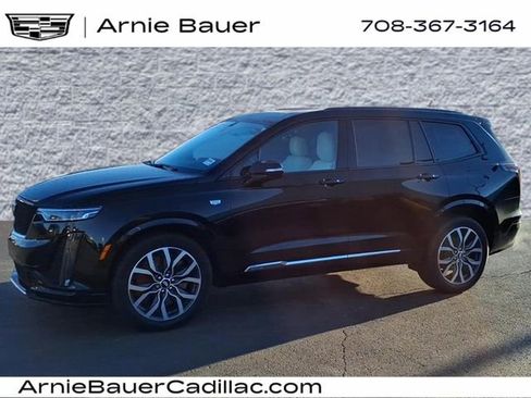 Used 2023 Cadillac XT6 Sport w/ Technology Package image 11