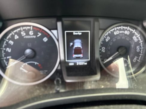 Used 2023 Toyota Tacoma TRD Off-Road w/ Technology Package AWD/4WD image 11
