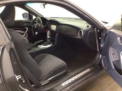 Used 2017 Toyota 86 RWD image 13