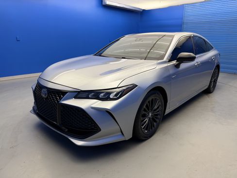 Used 2019 Toyota Avalon XSE w/ All Weather Liner Package FWD image 4